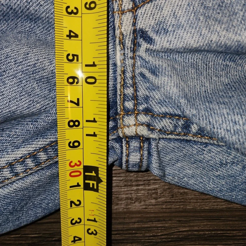 Levis 550 Mens 32x30 Distressed Relaxed Fit Straight Leg Light Wash Jeans Blue